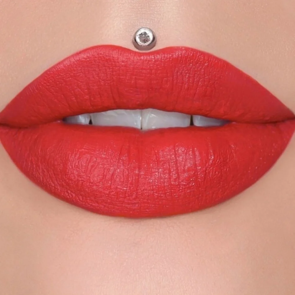 Jeffree Star Velvet Trap Lipstick Color Cherry Soda
